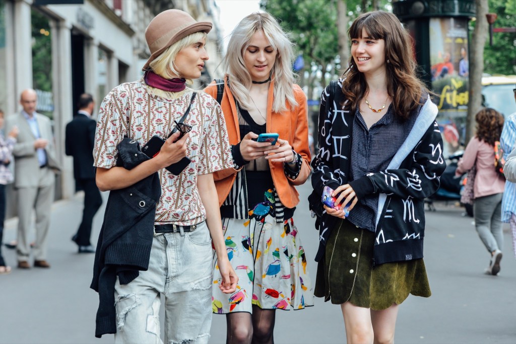 8 Dark Thin Pants Outfits For Everything On Your&nbsp;Schedule